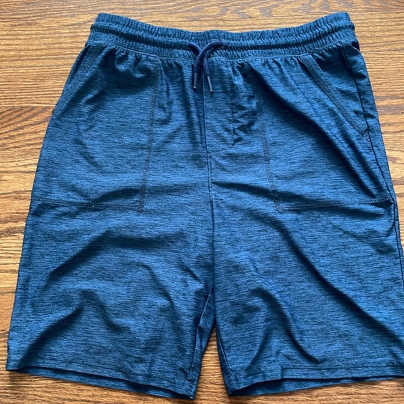 4 Oshkosh Bosh athletic shorts - Picture 3 of 6